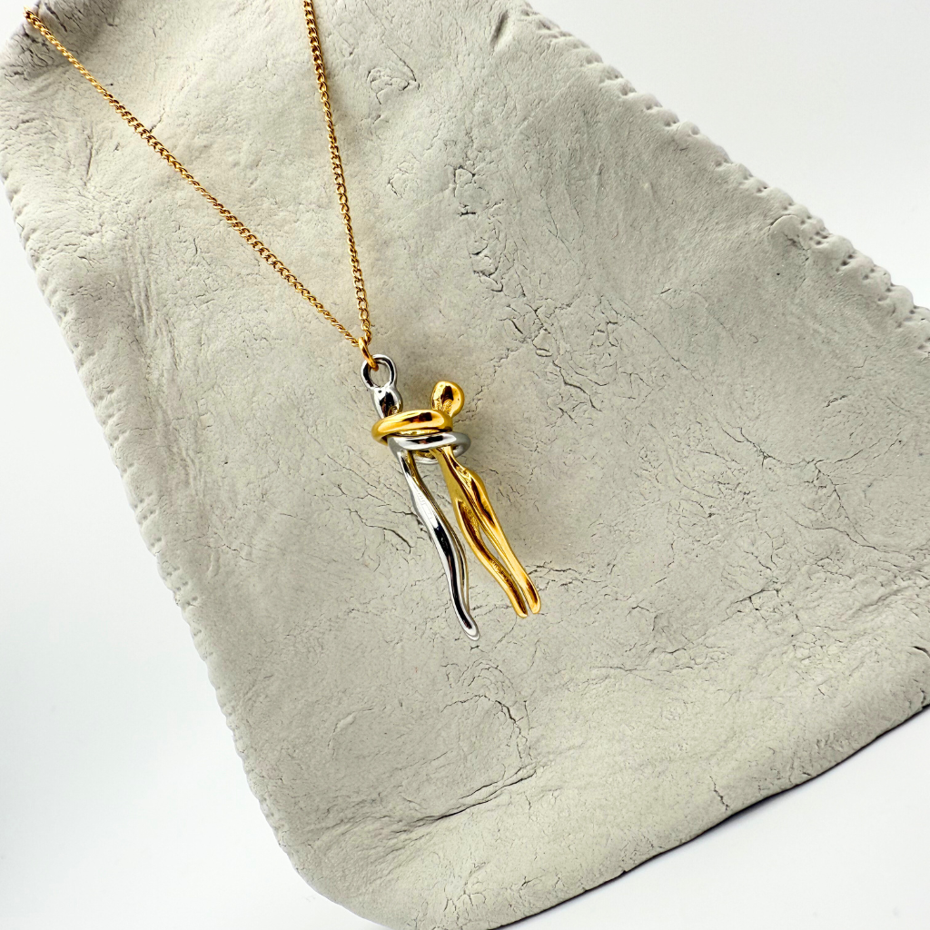 Necklace Hug
