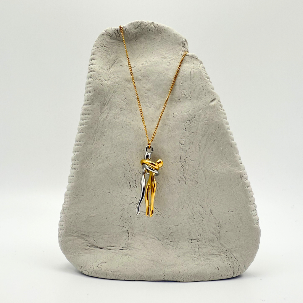 Necklace Hug