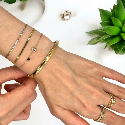 ¿Oro, Plata o Acero Inoxidable? Guía para elegir tu joyería para el día a día