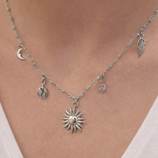 Collares con charms: La tendencia definitiva para llevar joyas chulas en tu día a día