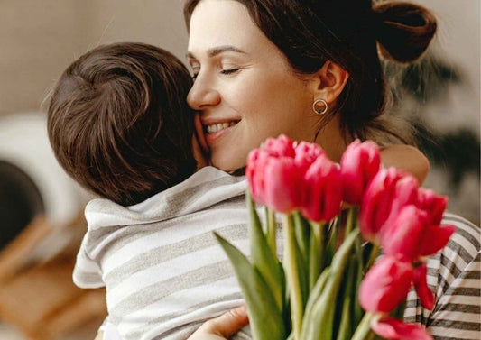 El Regalo Ideal para Mujer en el Día de la Madre: Guía de Collares y Colgantes que Enamoran