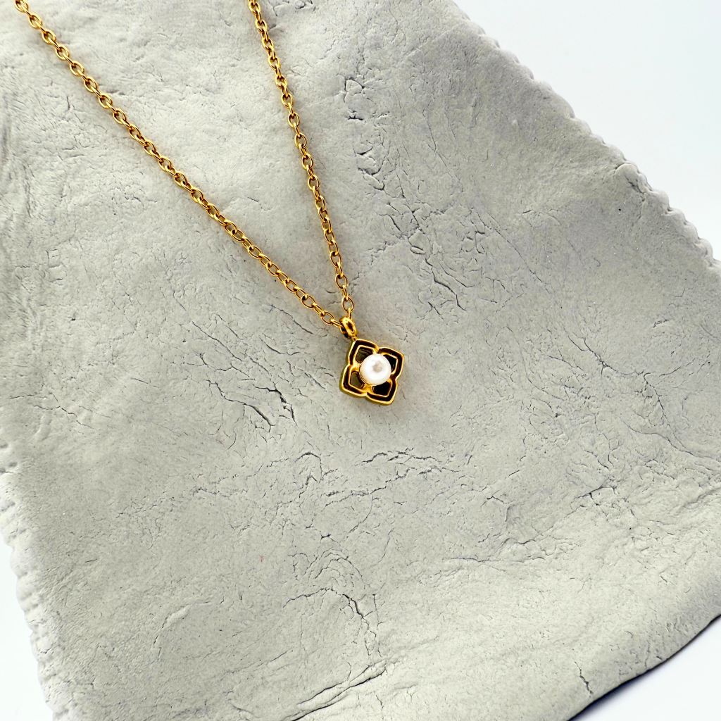 Necklece Flower and Pearl