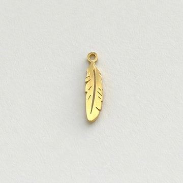 Charm Pluma Dorada